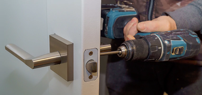 Broken Door Handle Lock Repair in Kendale Lakes, Florida